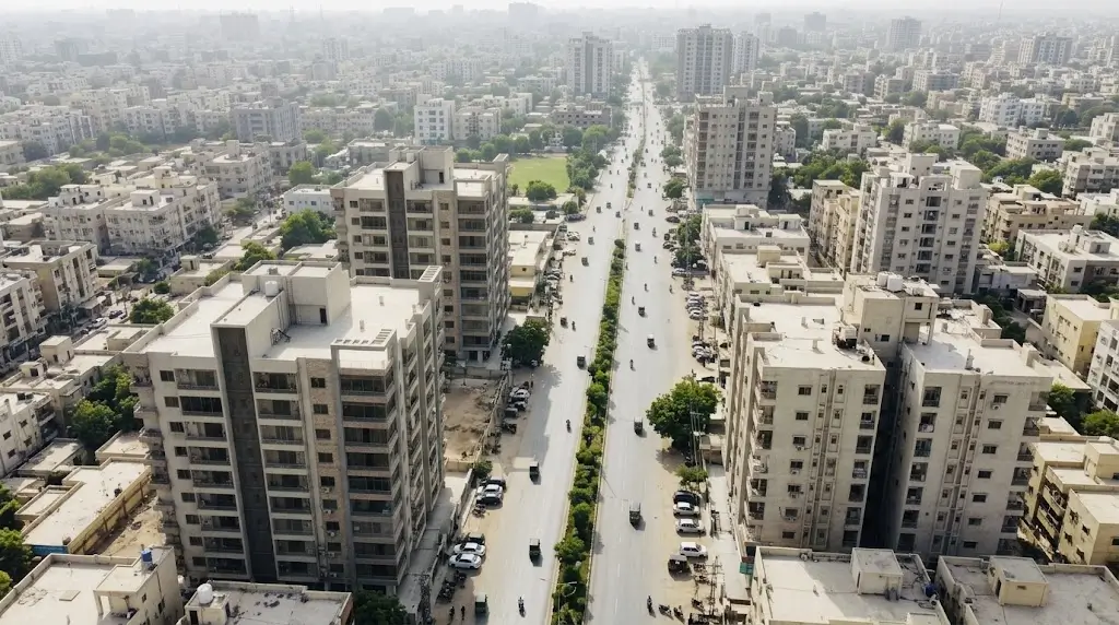 Explore apartments on Shaheed-e-Millat Road, Karachi with 2-, 3-, and 4-room options near Iqra University. Learn how to pick the right size.